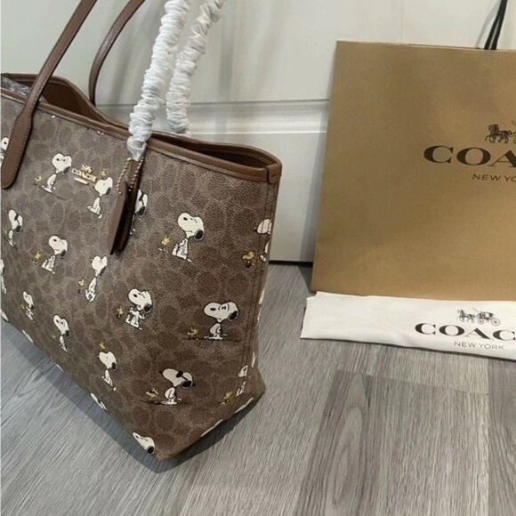 Coach X Peanuts City Tote Bag In Signature With Snoopy Print - Picture 4 of 8